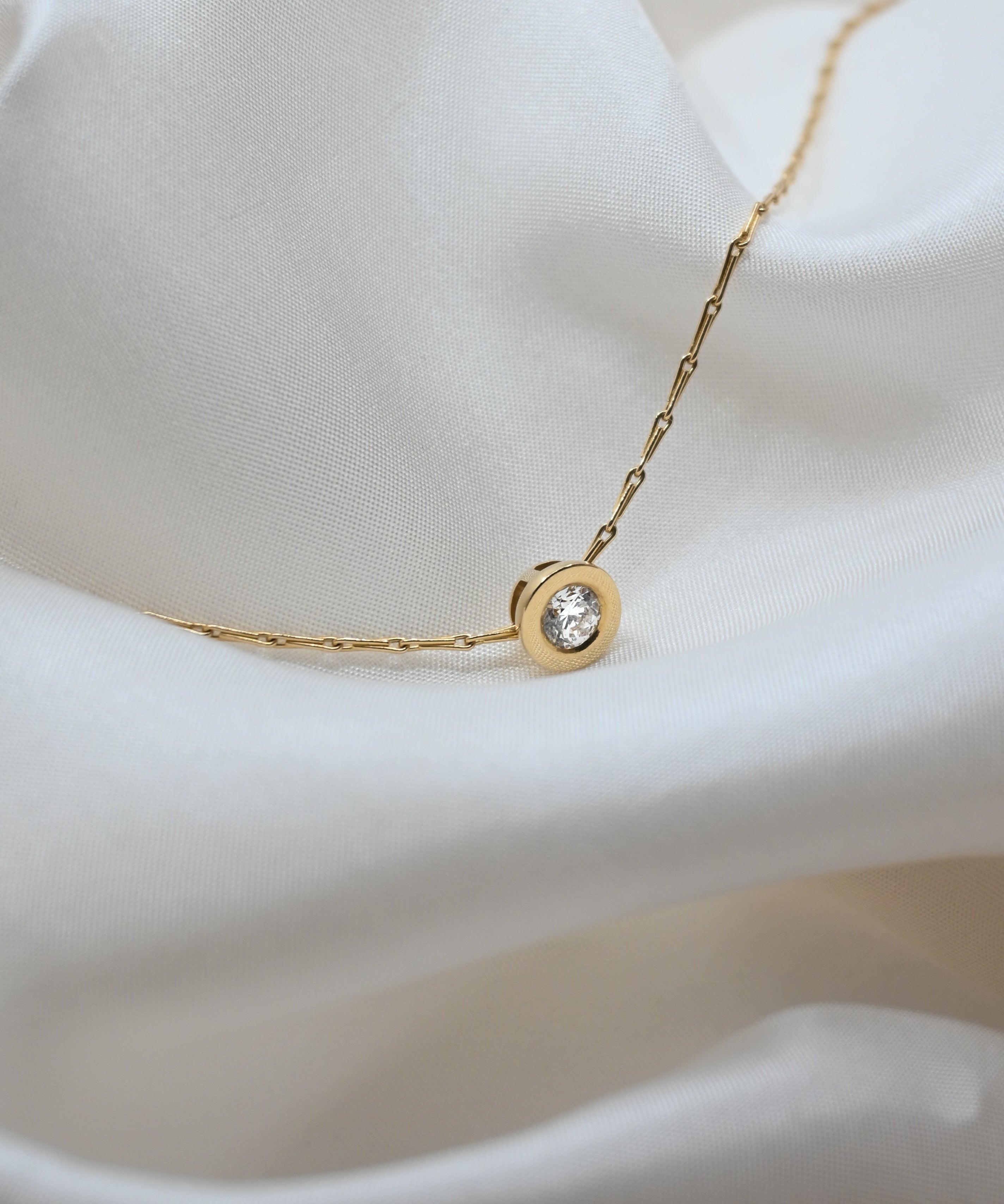 What Jewellery to Wear on Your Wedding Day: A Guide to Bridal Jewellery