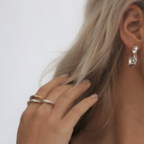 LOKA CURVE HOOP EARRINGS